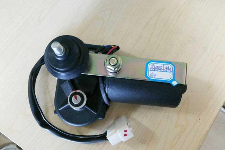 Front wiper motor inlet